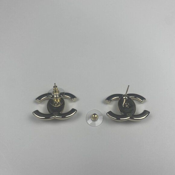 CHANEL Pre-Owned 1995 Gold Tone Turn Rock CC Clip On Earrings - Picture 5 of 9
